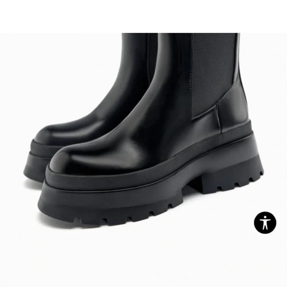 Zara chunky ankle booties some scuffs no rips or tears 
38. - Picture 4 of 13